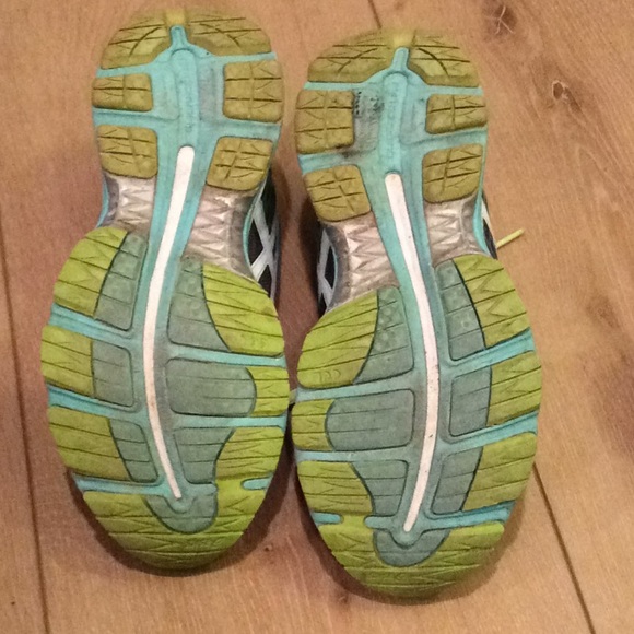 ASICS Ladies 6 1/2 Gel Nimbus 18 running shoes - Picture 5 of 6